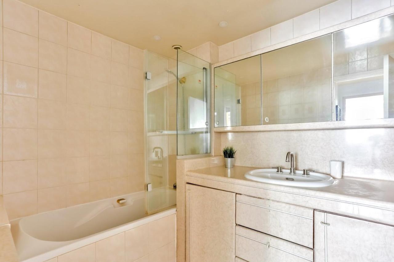Appartement Quartier Arc De Triomphe Free Netflix Paříž Exteriér fotografie